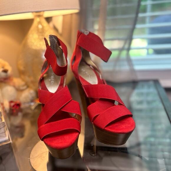 BAKERS "McKinley" Platform sandal in RED W10 - Picture 2 of 7